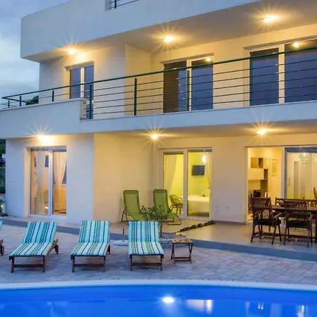 Lux Sandra * Makarska