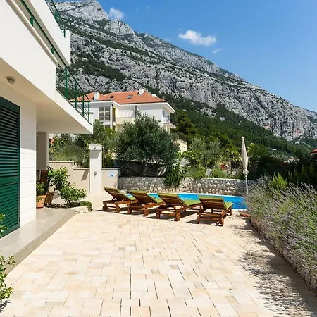 Lux Sandra * Makarska
